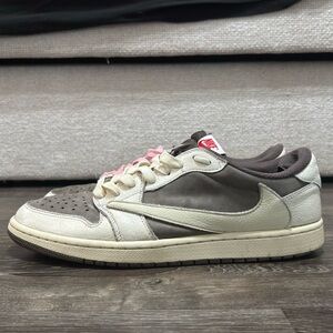 Travis Scott Jordan Reverse Mocha read desc